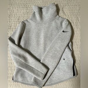 CROPPED NIKE TURTLE NECK SWEATSHIRT